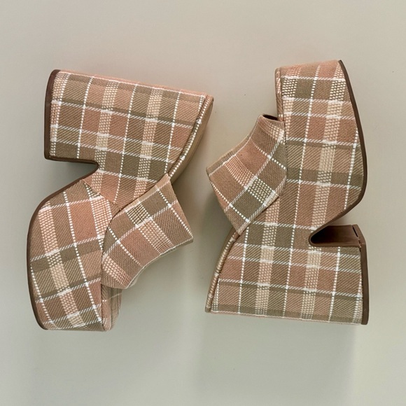 Larroude Beige Plaid Platform Mule - Picture 5 of 5